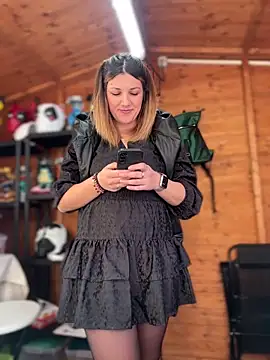 DaisyVibesss online show from December 31, 1:52 pm