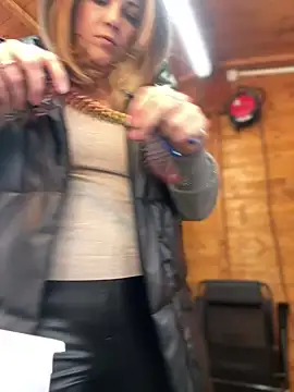 DaisyVibesss online show from January 4, 9:43 am