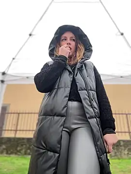 DaisyVibesss online show from February 16, 2:00 pm