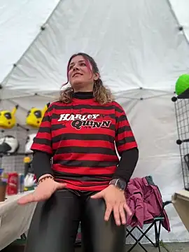 DaisyVibesss online show from February 26, 8:48 am