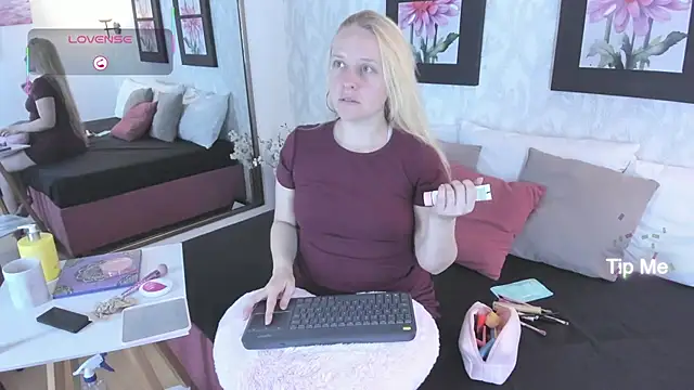 EmilySumer online show from September 28, 3:34 am