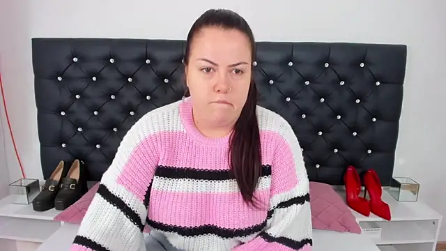 Snapshot of EvaLick chatting on December 5, 5:37 am EvaLick online show from December 5, 5:37 am