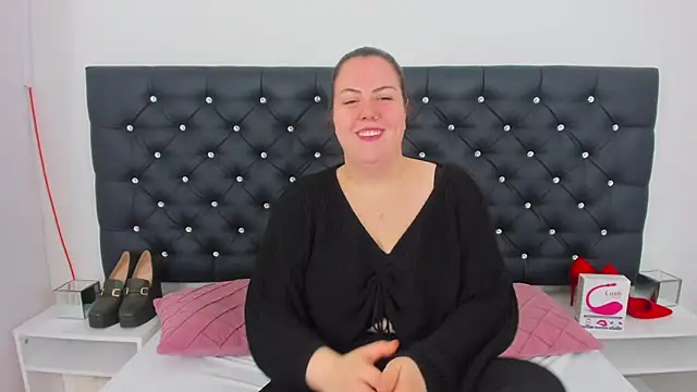 Snapshot of EvaLick chatting on December 20, 9:32 am EvaLick online show from December 20, 9:32 am