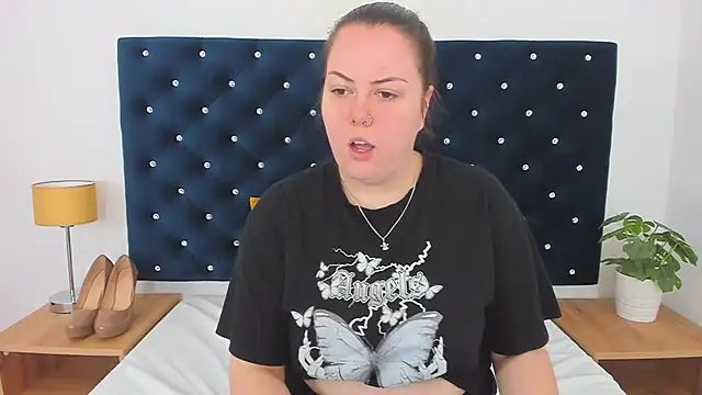 Snapshot of EvaLick chatting on February 18, 9:43 am EvaLick online show from February 18, 9:43 am