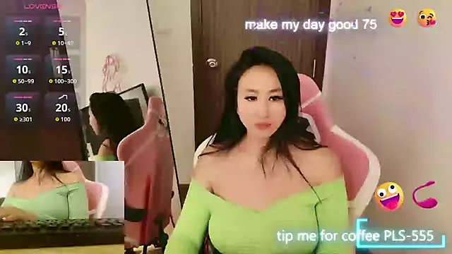 Snapshot of AsianQueens chatting on October 14, 3:24 pm AsianQueens online show from October 14, 3:24 pm