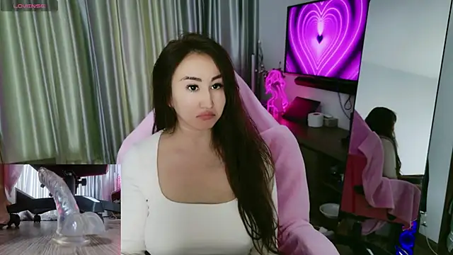 Snapshot of AsianQueens chatting on October 30, 3:19 am AsianQueens online show from October 30, 3:19 am