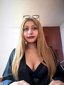 Snapshot of _Danna chatting on November 29, 1:47 pm Danna online show from November 29, 1:47 pm