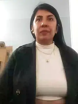 aisha latina online show from December 3, 7:11 pm