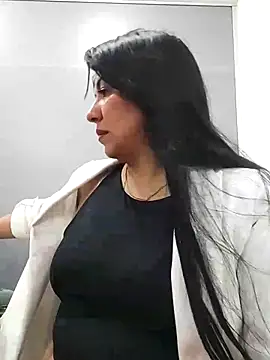 aisha latina online show from December 11, 2:54 pm