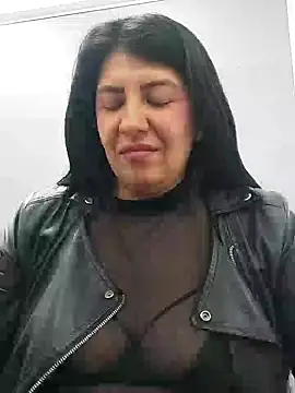 aisha latina online show from January 30, 6:10 pm