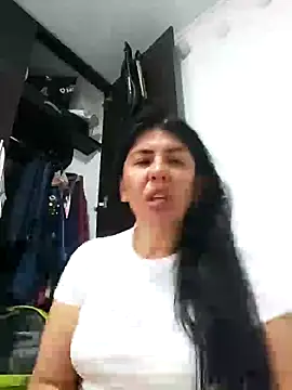 aisha latina online show from February 6, 2:37 pm