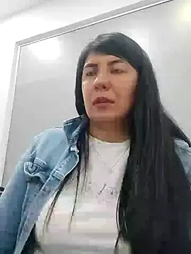 aisha latina online show from February 6, 7:18 pm