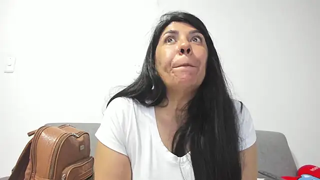 aisha latina online show from February 27, 11:15 pm