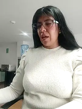 aisha latina online show from October 14, 2:07 pm