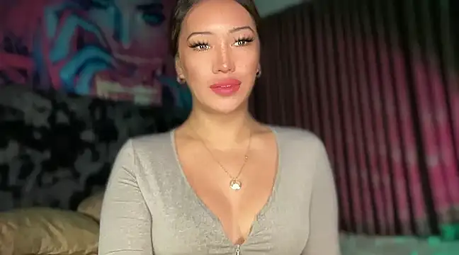 Jasmine Elcock online show from March 17, 8:19 pm