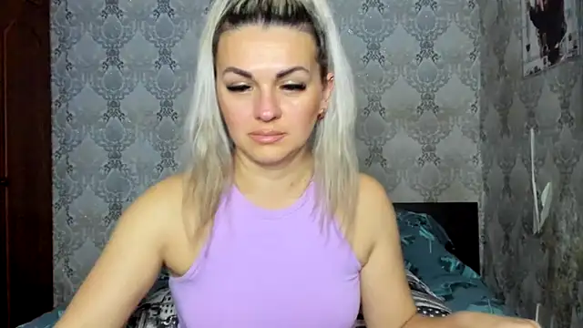 NicoletMoore online show from January 17, 11:40 pm