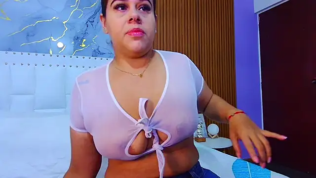 IrresistibleMilf online show from January 27, 12:05 pm