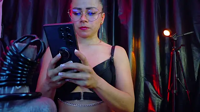 MistressSlut1 online show from October 8, 11:19 am