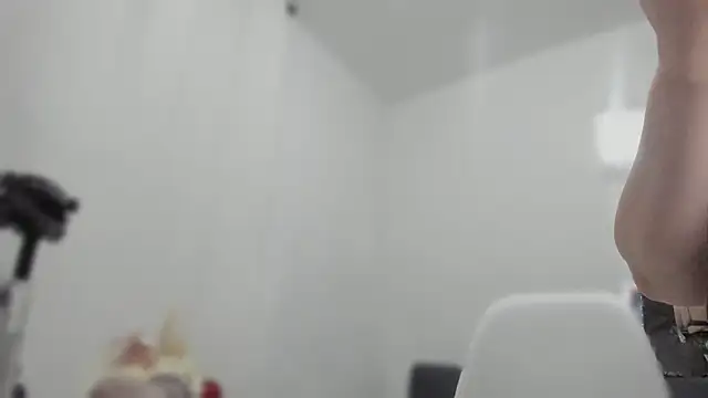 esmeraldamfc online show from February 12, 12:05 am