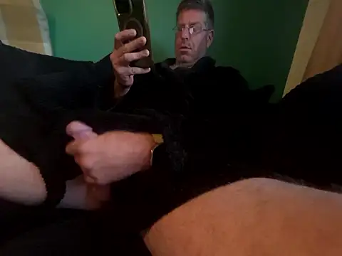 Snapshot of bigboy6880 chatting on September 22, 5:42 am bigboy6880 online show from September 22, 5:42 am