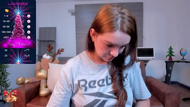 miataylorr1 online show from December 10, 3:22 pm