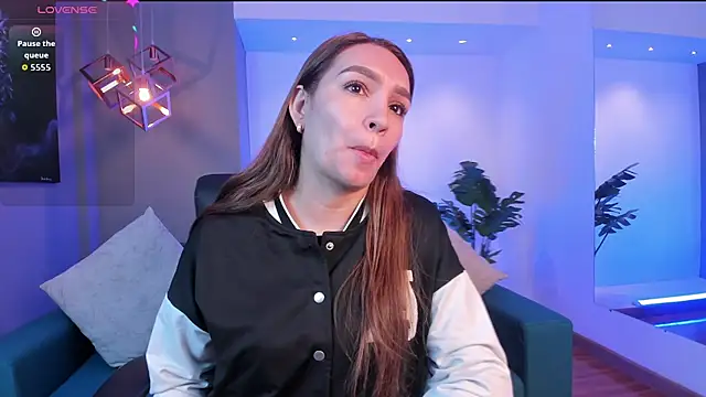 miataylorr1 online show from September 13, 12:16 pm