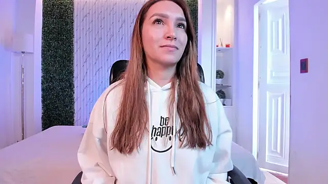 miataylorr1 online show from December 1, 12:43 pm