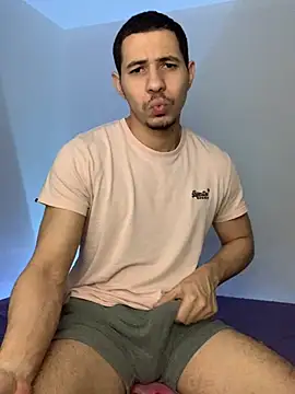 Snapshot of steven_clain chatting on December 13, 9:46 am steven clain online show from December 13, 9:46 am