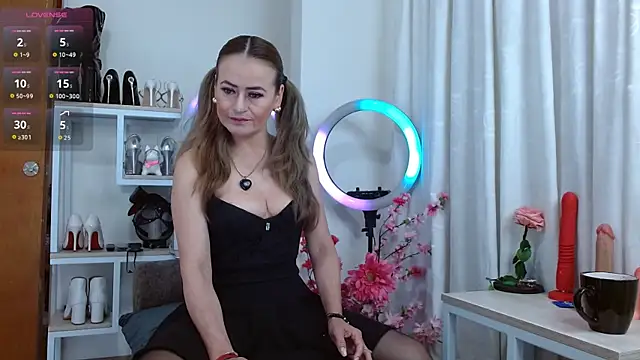 magenta maturr online show from September 14, 1:32 pm