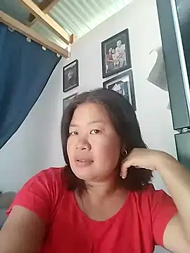 Snapshot of lickmepussy21 chatting on December 3, 12:24 am lickmepussy21 online show from December 3, 12:24 am