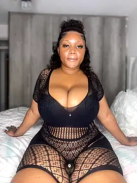 Snapshot of Hyra_Ari chatting on December 4, 8:28 pm Hyra Ari online show from December 4, 8:28 pm