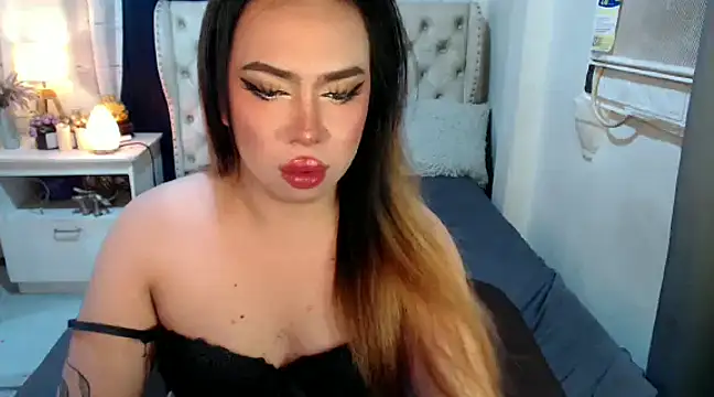 RebecaNextToYou online show from December 11, 5:15 pm