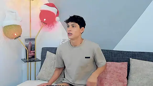 Snapshot of logan_thomas chatting on December 19, 8:13 am logan thomas online show from December 19, 8:13 am