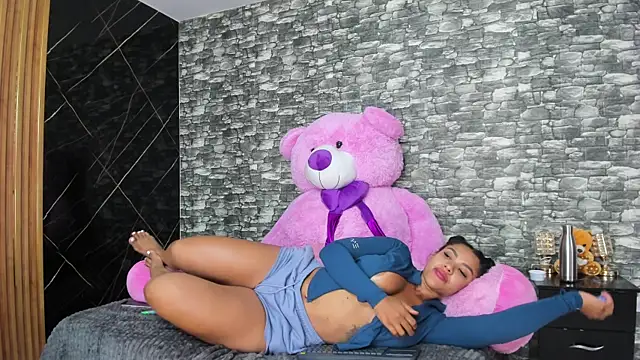 Snapshot of HeidyWillss chatting on February 19, 12:03 am HeidyWillss online show from February 19, 12:03 am