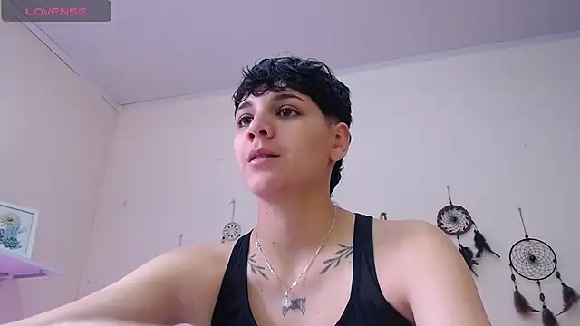 Snapshot of bad_giirl_ chatting on December 14, 4:42 pm bad giirl online show from December 14, 4:42 pm