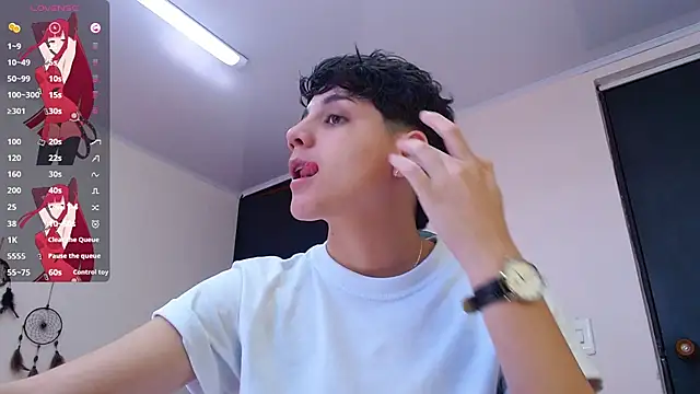 Snapshot of bad_giirl_ chatting on December 16, 4:05 pm bad giirl online show from December 16, 4:05 pm