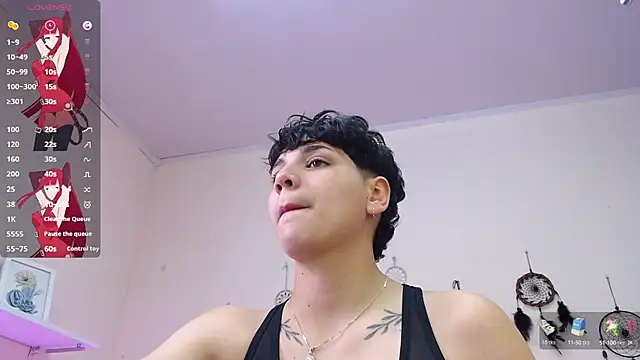 Snapshot of bad_giirl_ chatting on December 17, 5:04 pm bad giirl online show from December 17, 5:04 pm