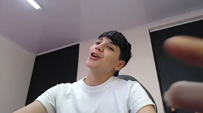 Snapshot of bad_giirl_ chatting on January 13, 6:49 pm bad giirl online show from January 13, 6:49 pm