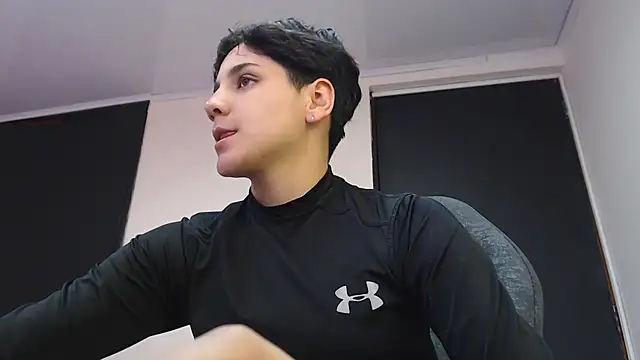 Snapshot of bad_giirl_ chatting on February 20, 8:03 pm bad giirl online show from February 20, 8:03 pm