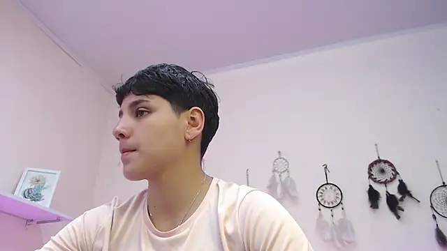 Snapshot of bad_giirl_ chatting on March 21, 3:13 pm bad giirl online show from March 21, 3:13 pm