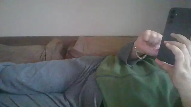 Snapshot of Anderrust chatting on November 30, 12:20 pm Anderrust online show from November 30, 12:20 pm