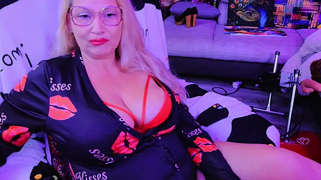 Snapshot of mature_lisa_naughty chatting on September 14, 9:14 pm mature lisa naughty online show from September 14, 9:14 pm