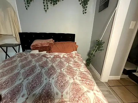 Snapshot of linalooove chatting on October 28, 6:32 pm linalooove online show from October 28, 6:32 pm