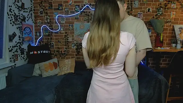 yamy yamy yamy online show from December 3, 3:00 pm