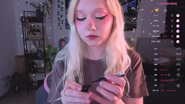 Snapshot of IrmaBell chatting on November 11, 10:10 pm IrmaBell online show from November 11, 10:10 pm