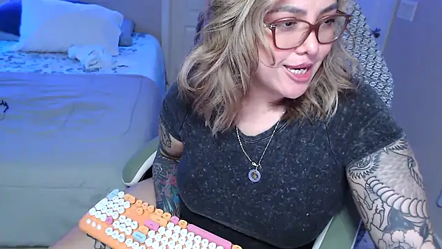 nativepumpkin95 online show from February 2, 10:39 pm