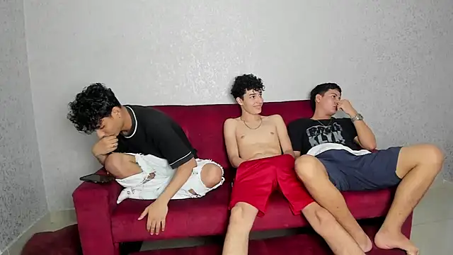 pelusos mens online show from January 8, 8:50 pm