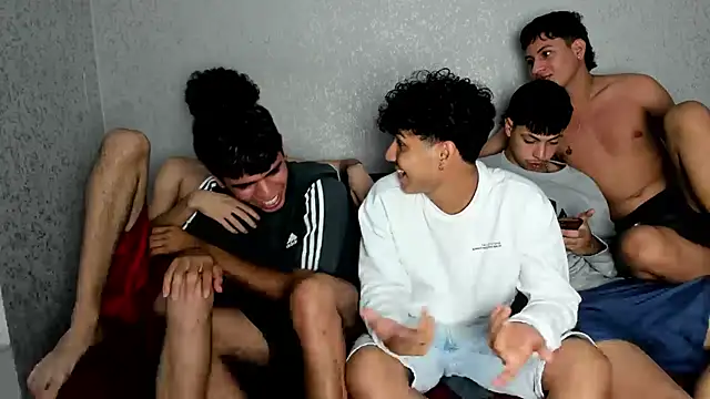 pelusos mens online show from February 4, 3:33 am