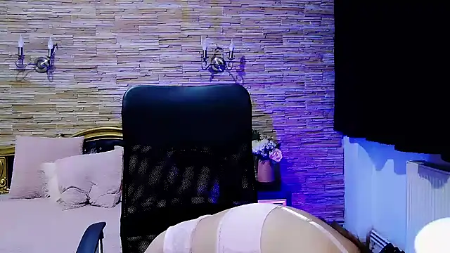 PlayfulElla online show from January 28, 9:41 am