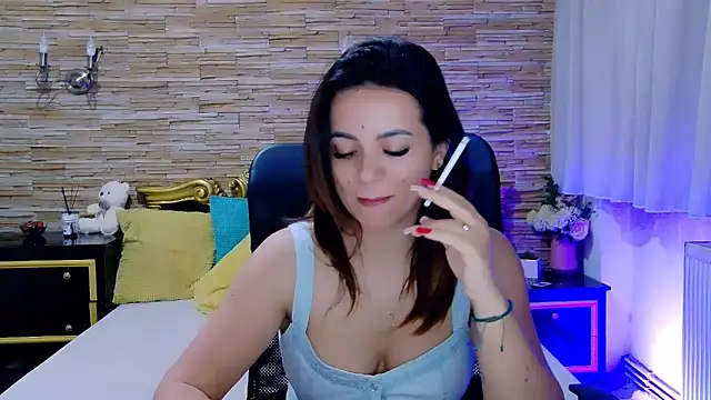 PlayfulElla online show from February 18, 2:49 pm